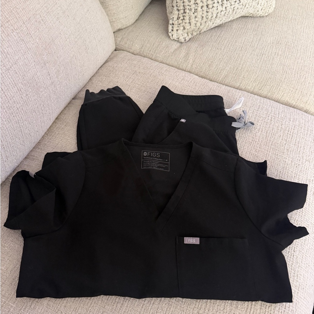 Figs Black V-Neck Scrub Top and Pants Set
